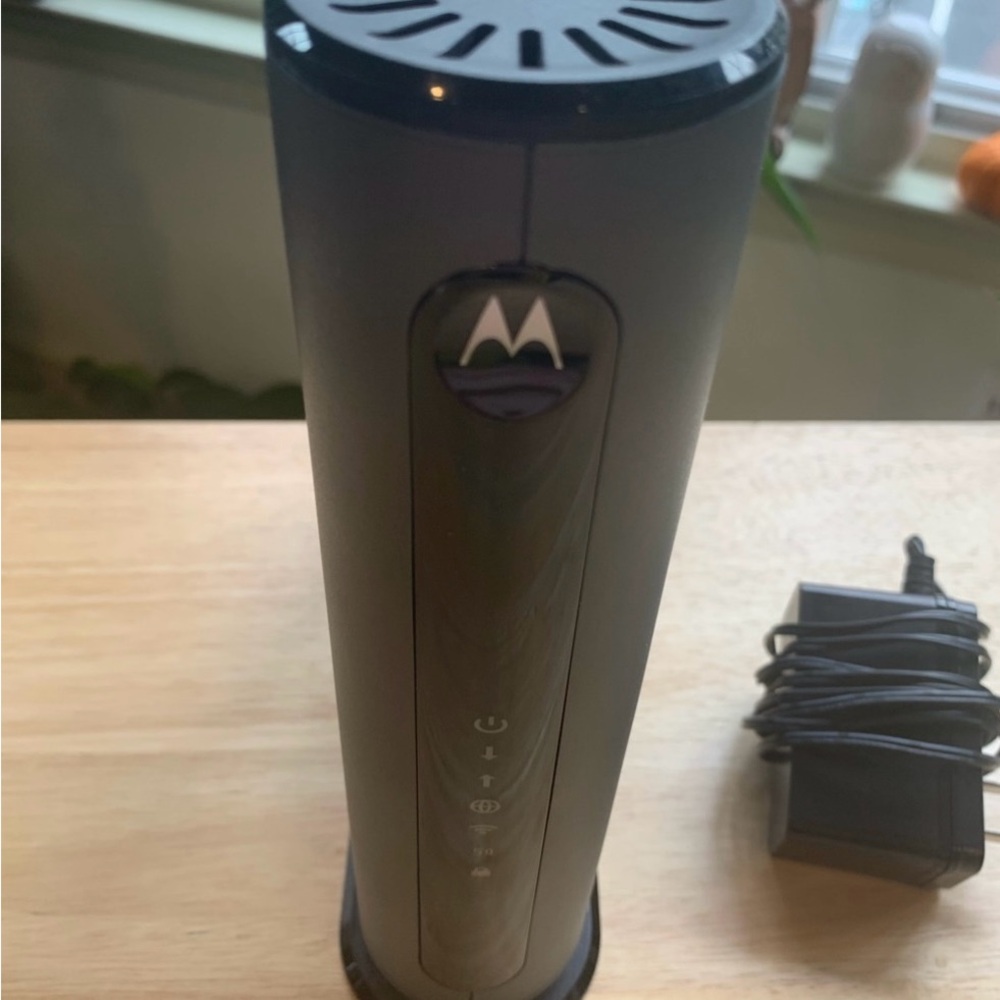 Motorola MG7540 AC1600 Dual Band WiFi Router & Cable Modem Combo